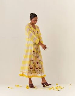 Yellow And White Kurta With A Crushed Inner 10 Yellow And White Kurta With A Crushed Inner -Incasee Ceantral ppss2423173