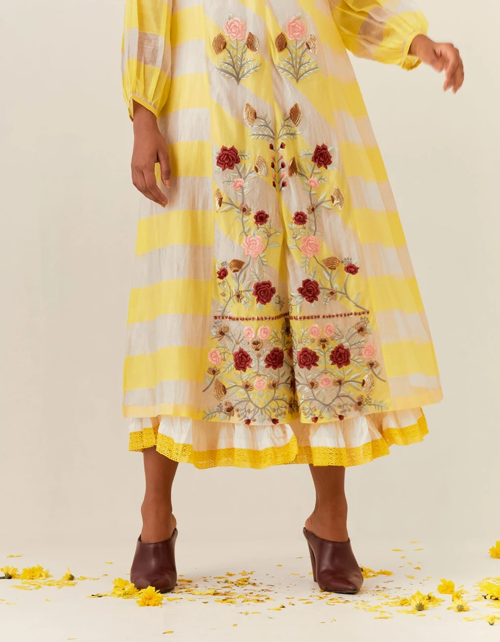 Yellow And White Kurta With A Crushed Inner 6 Yellow And White Kurta With A Crushed Inner - Image 4