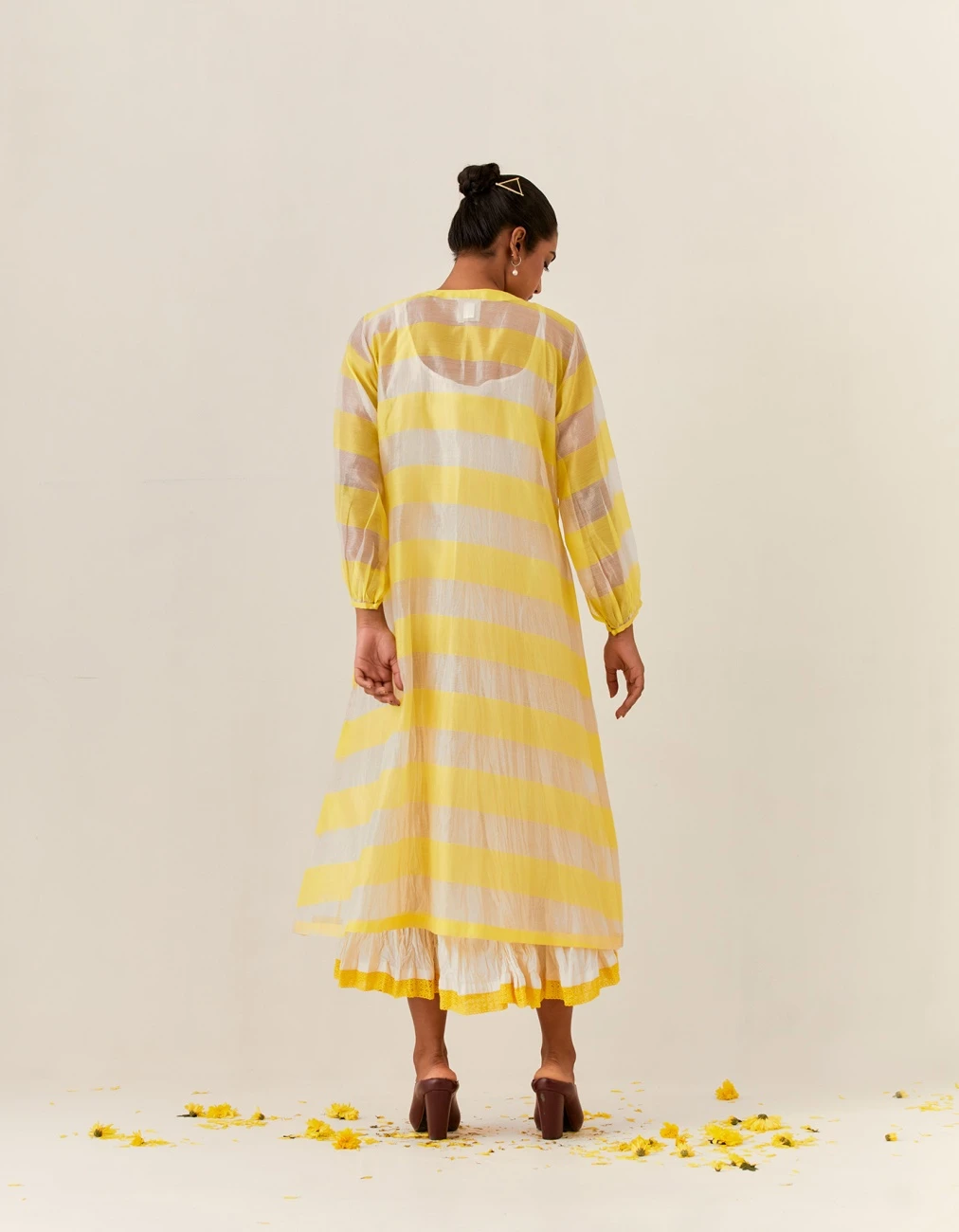 Yellow And White Kurta With A Crushed Inner 8 Yellow And White Kurta With A Crushed Inner - Image 6