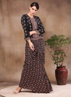 Black Printed Drape Skirt Paired With Zipper Jacket