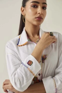 White Gulzaar Khadi Crop Shirt -Incasee Ceantral ss2308a5